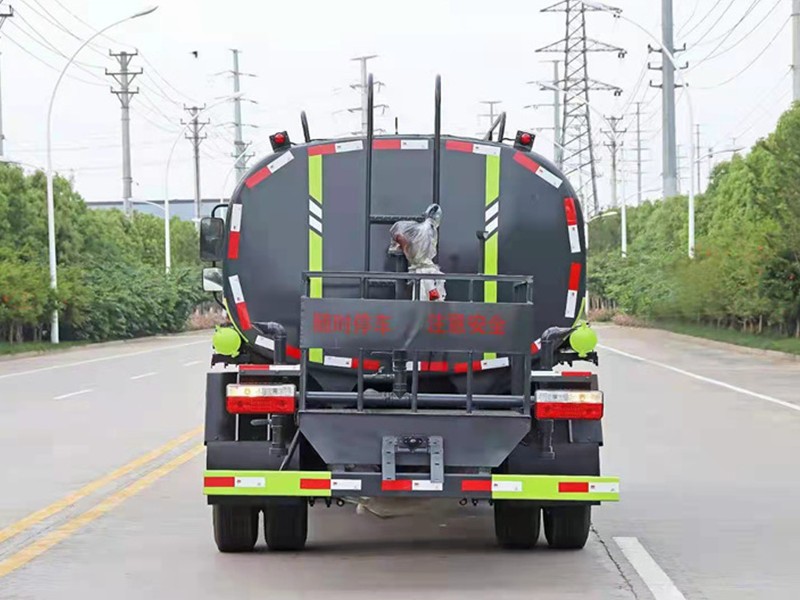东风多利卡8方洒水车8