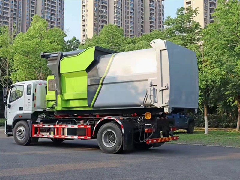 福田欧航勾臂式垃圾车8