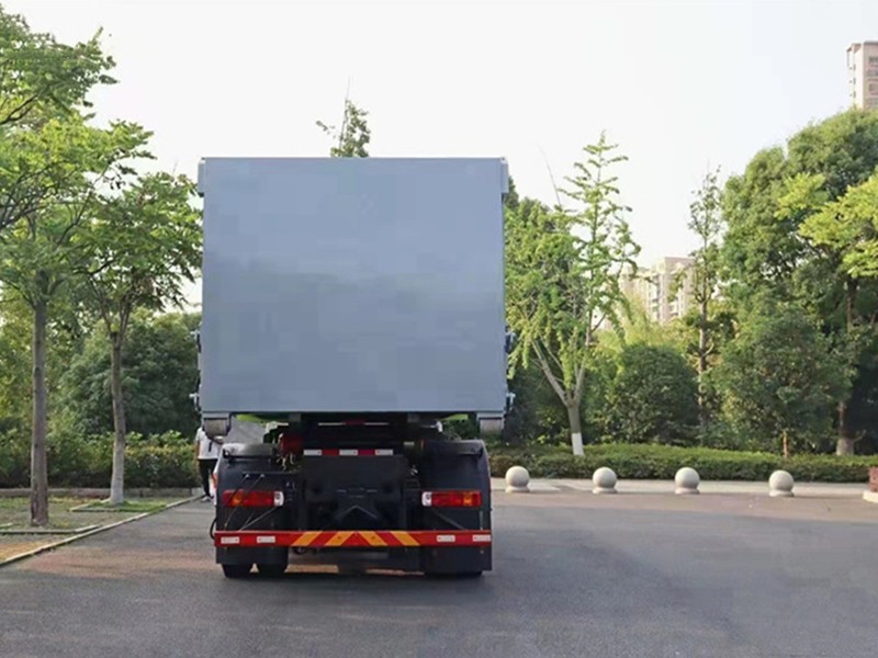 福田欧航勾臂式垃圾车7