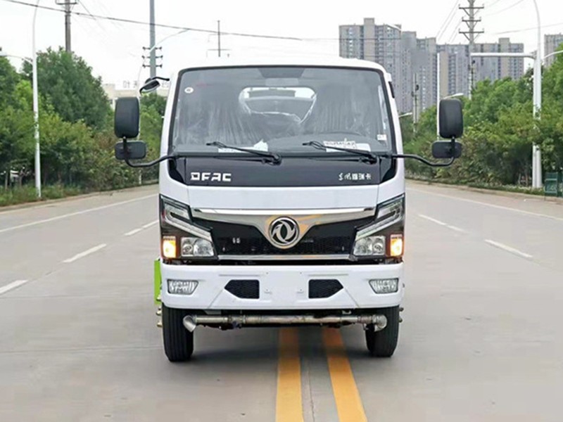 东风福瑞卡5方洒水车1