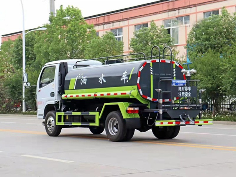东风福瑞卡5方洒水车7