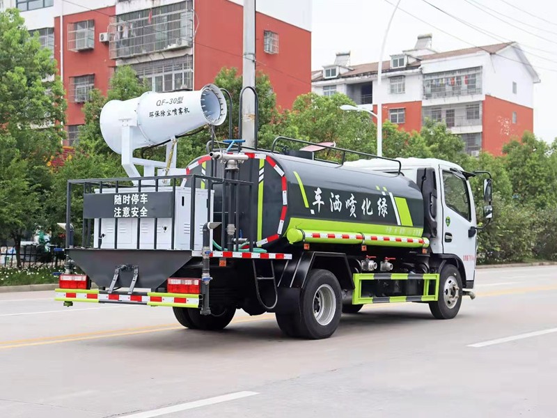 东风多利卡5方洒水车7