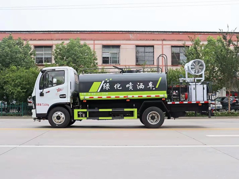 东风多利卡5方洒水车4