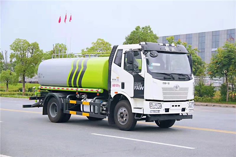 解放10方洒水车1