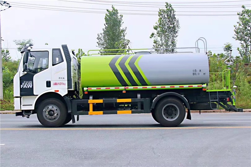 解放10方洒水车3