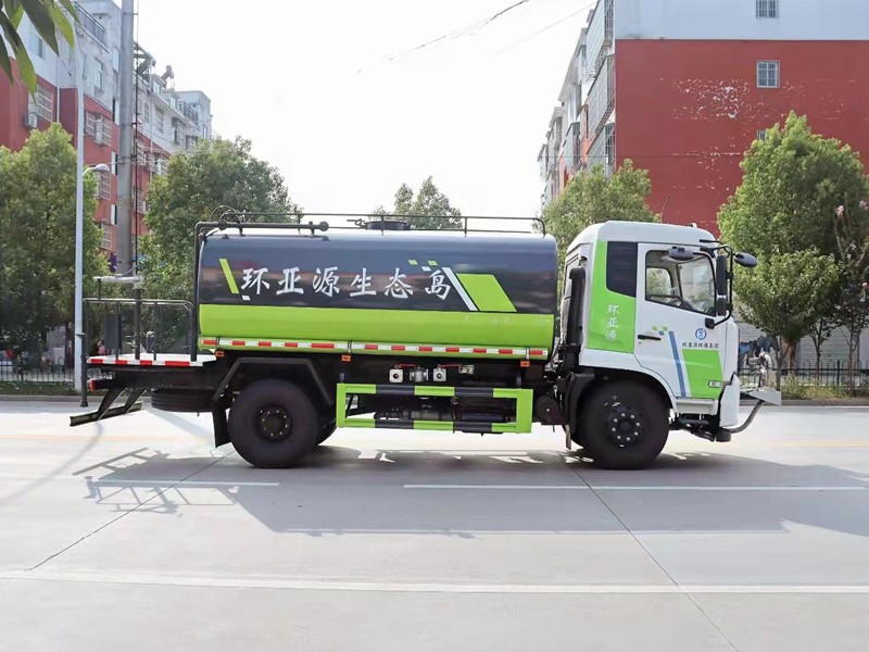 东风天锦12方洒水车5