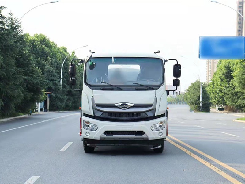 福田时代领航12方洒水车1
