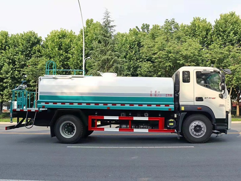 福田时代领航12方洒水车4