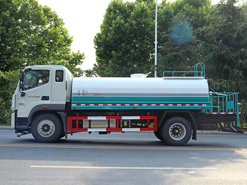 福田时代领航12方洒水车5