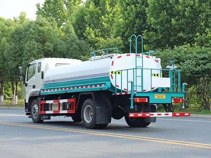 福田时代领航12方洒水车7
