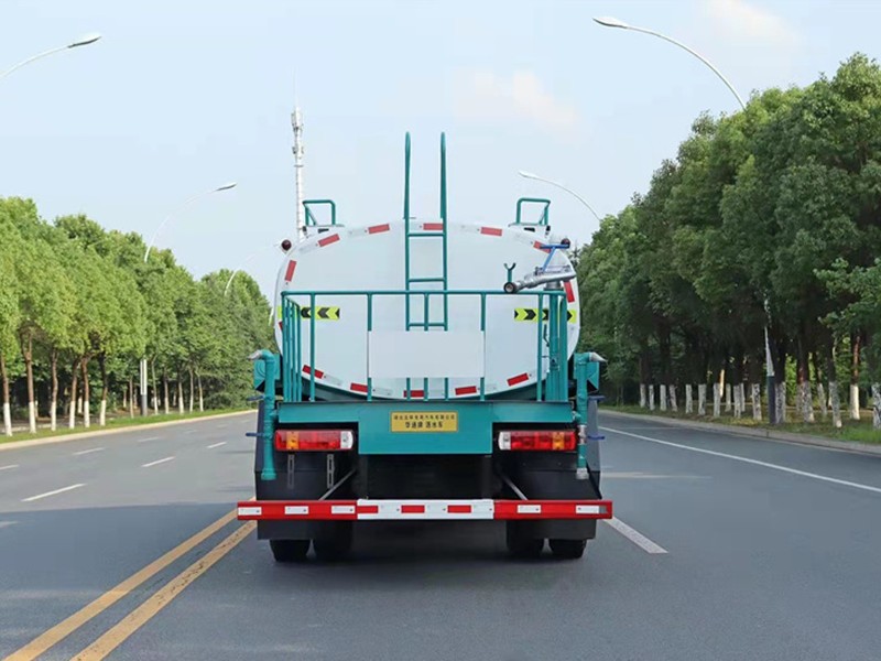 福田时代领航12方洒水车8