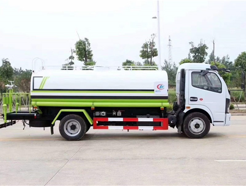 东风凯普特9方洒水车5