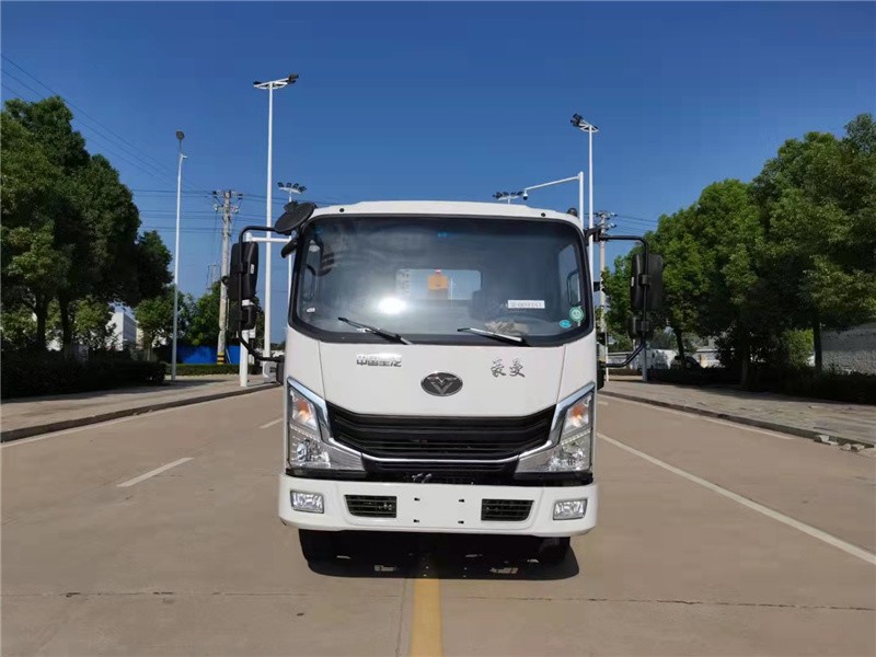 重汽豪曼5方勾臂式垃圾车1