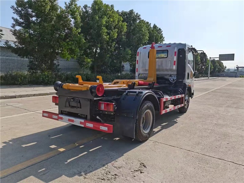 重汽豪曼5方勾臂式垃圾车6