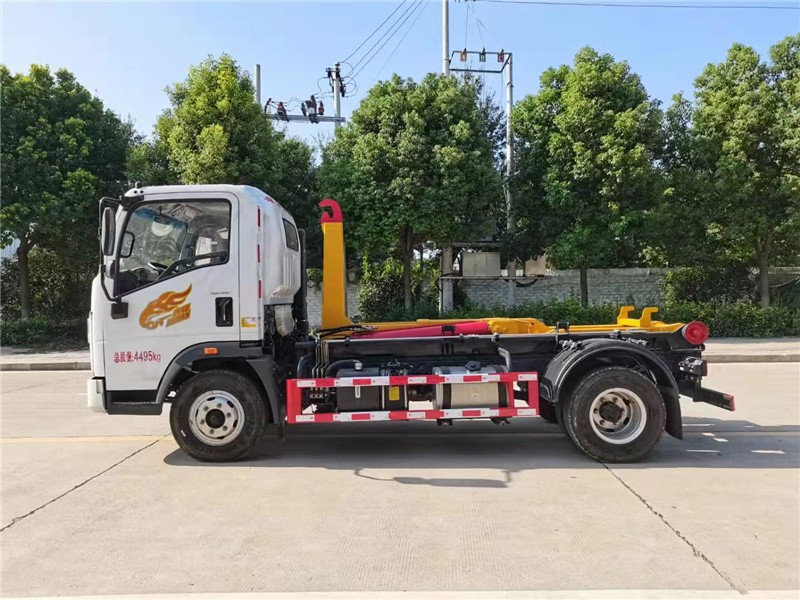 重汽豪曼5方勾臂式垃圾车4