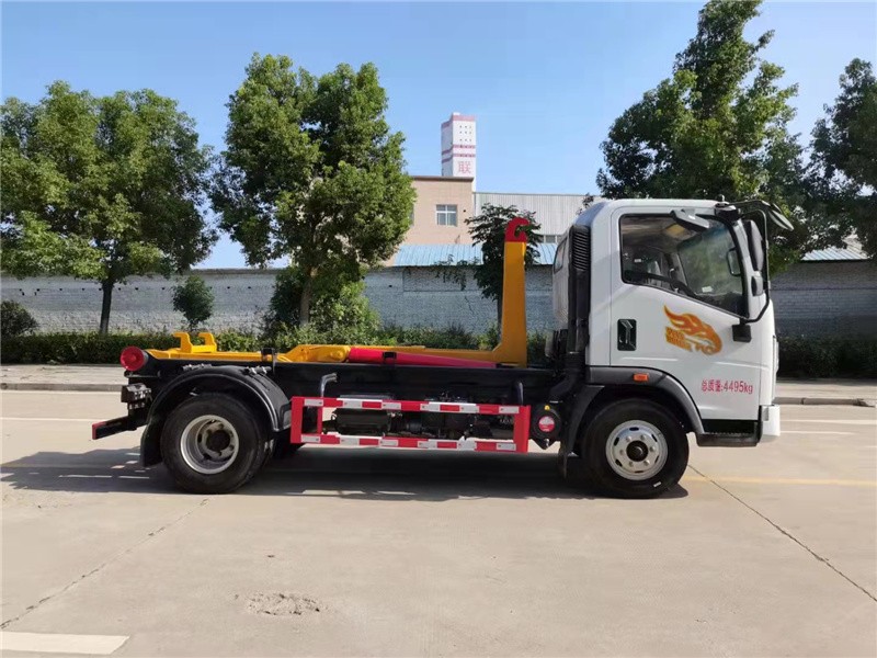 重汽豪曼5方勾臂式垃圾车5