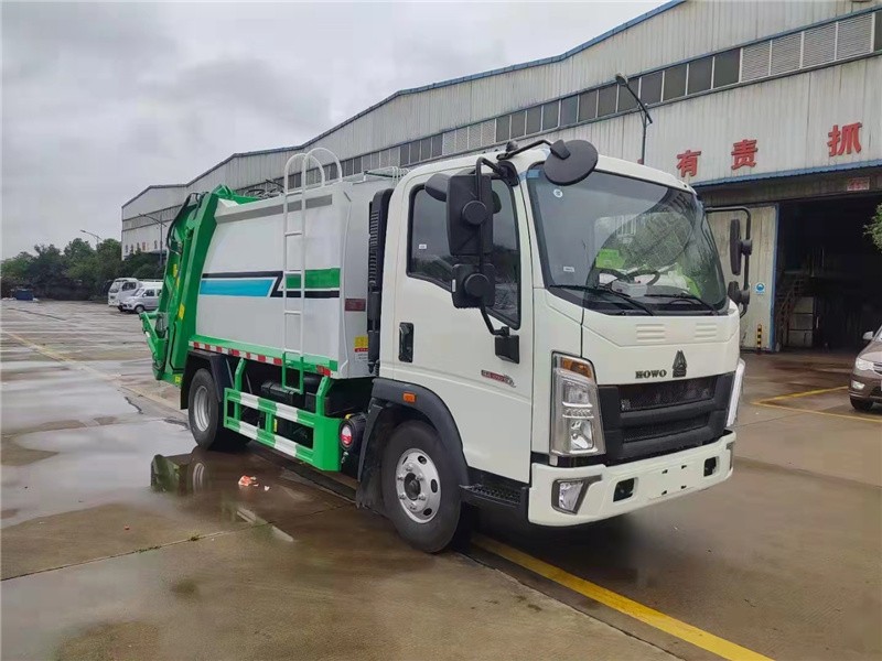 重汽豪沃6方压缩式垃圾车3