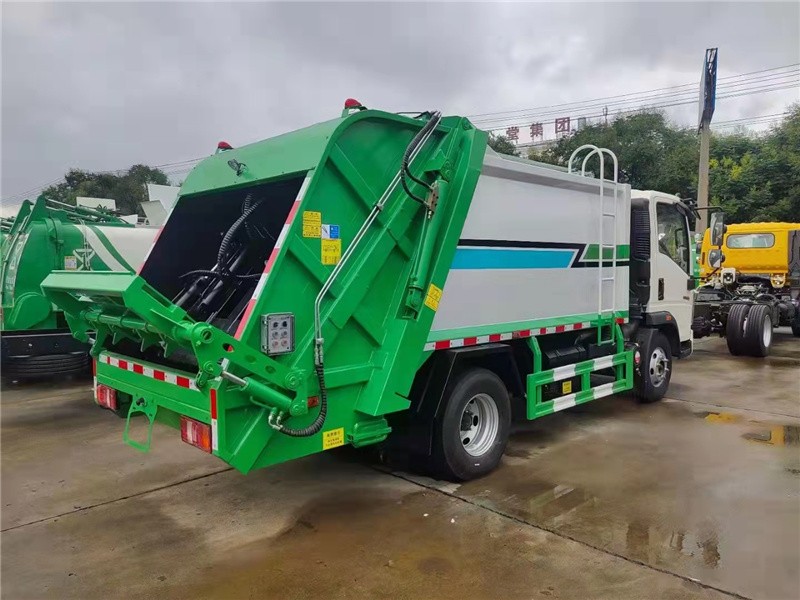 重汽豪沃6方压缩式垃圾车7