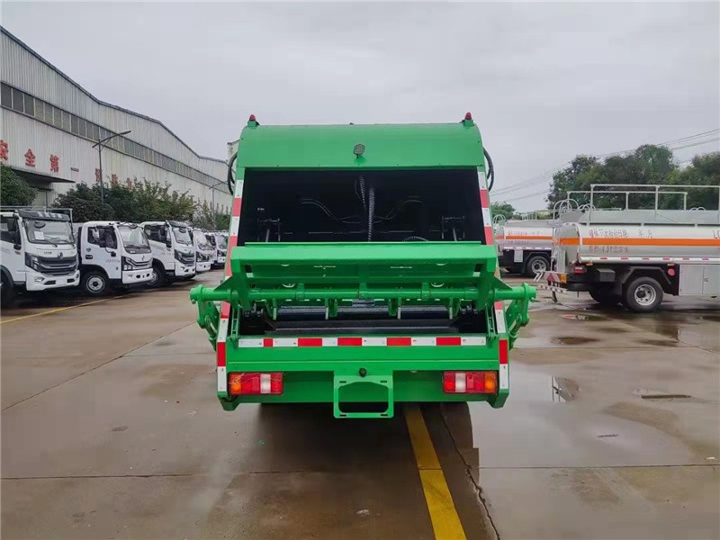 重汽豪沃6方压缩式垃圾车8