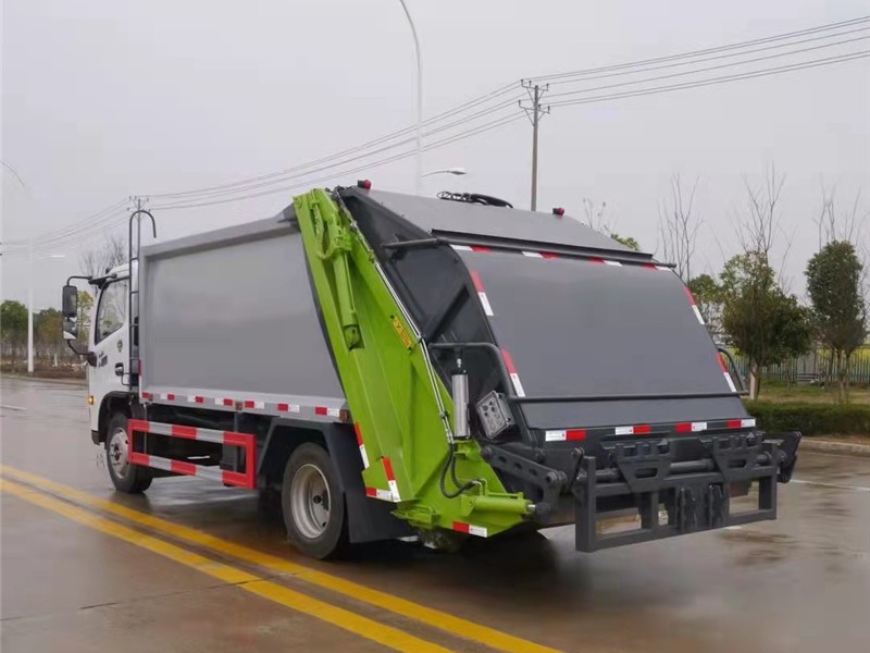 东风多利卡9方压缩式垃圾车5