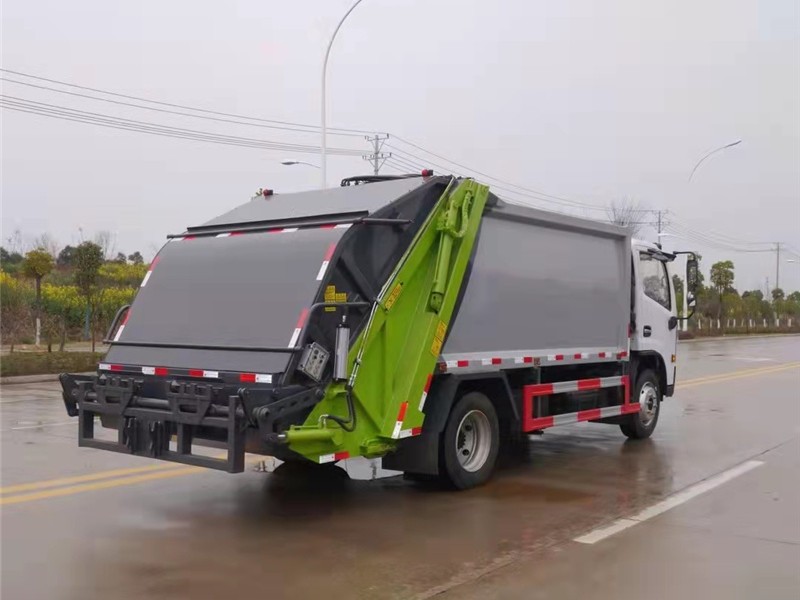 东风多利卡9方压缩式垃圾车6