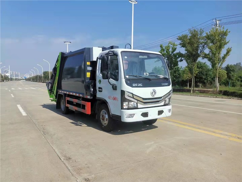 东风多利卡7方压缩式垃圾车2