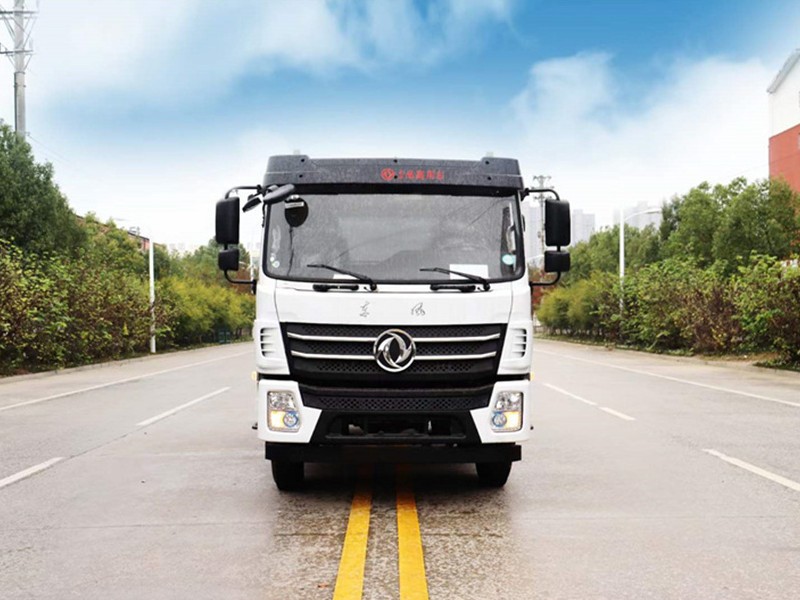 东风12方洒水车1