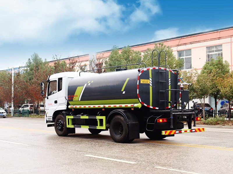 东风12方洒水车6