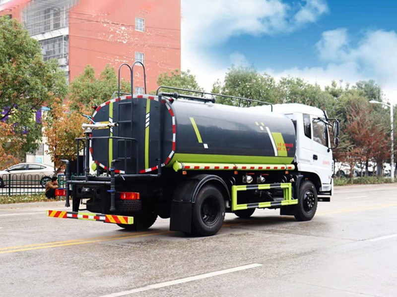 东风12方洒水车7