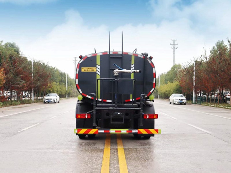 东风12方洒水车8
