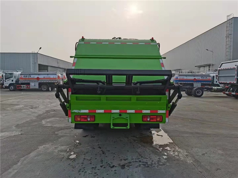 东风华神9方压缩式垃圾车8
