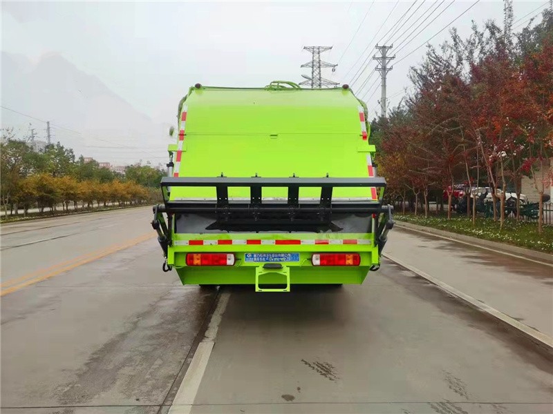 福田领航14压缩式垃圾车7