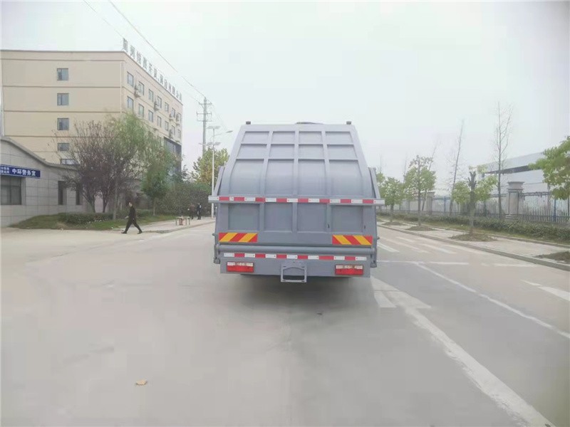 东风多利卡18方压缩垃圾车8
