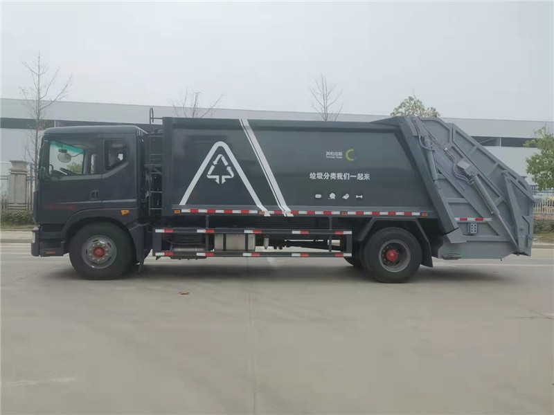 东风多利卡18方压缩垃圾车4