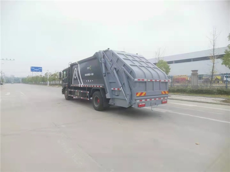 东风多利卡18方压缩垃圾车7