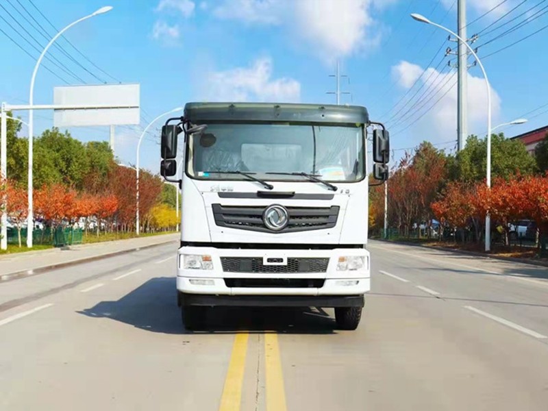 东风华神19方洒水车1