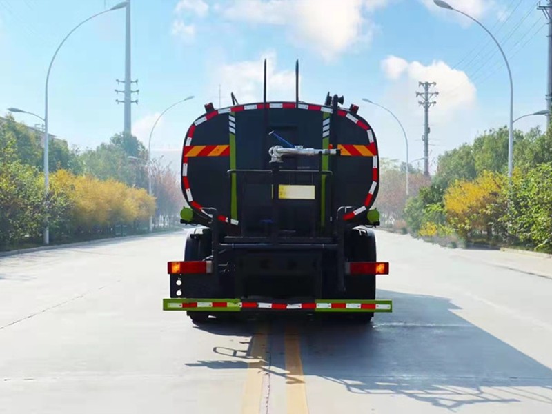 东风华神19方洒水车8