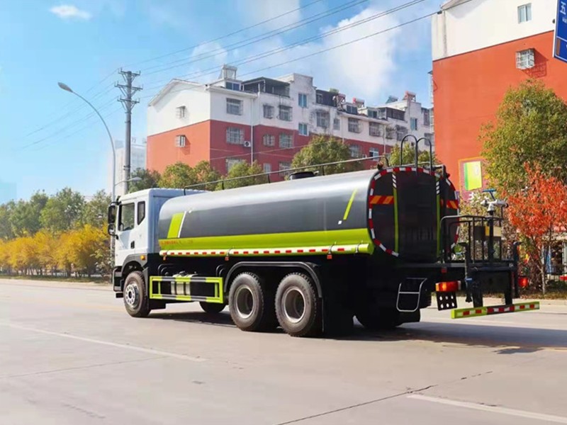 东风华神19方洒水车7
