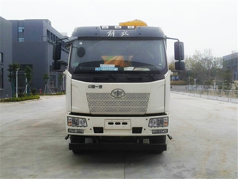 解放吊装式垃圾车2