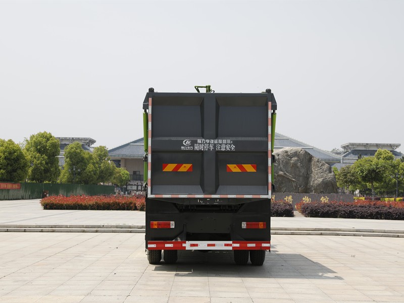 解放吊装式垃圾车5