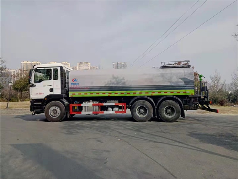 重汽汕德卡19方洒水车5