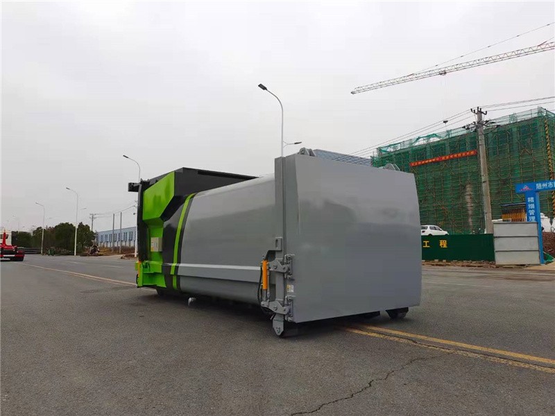 18方移动压缩式垃圾车站7